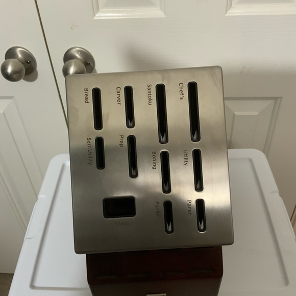 Henckels Forged Accent 20 Piece Self Sharpening Knife Block. - Picture 2 of 6